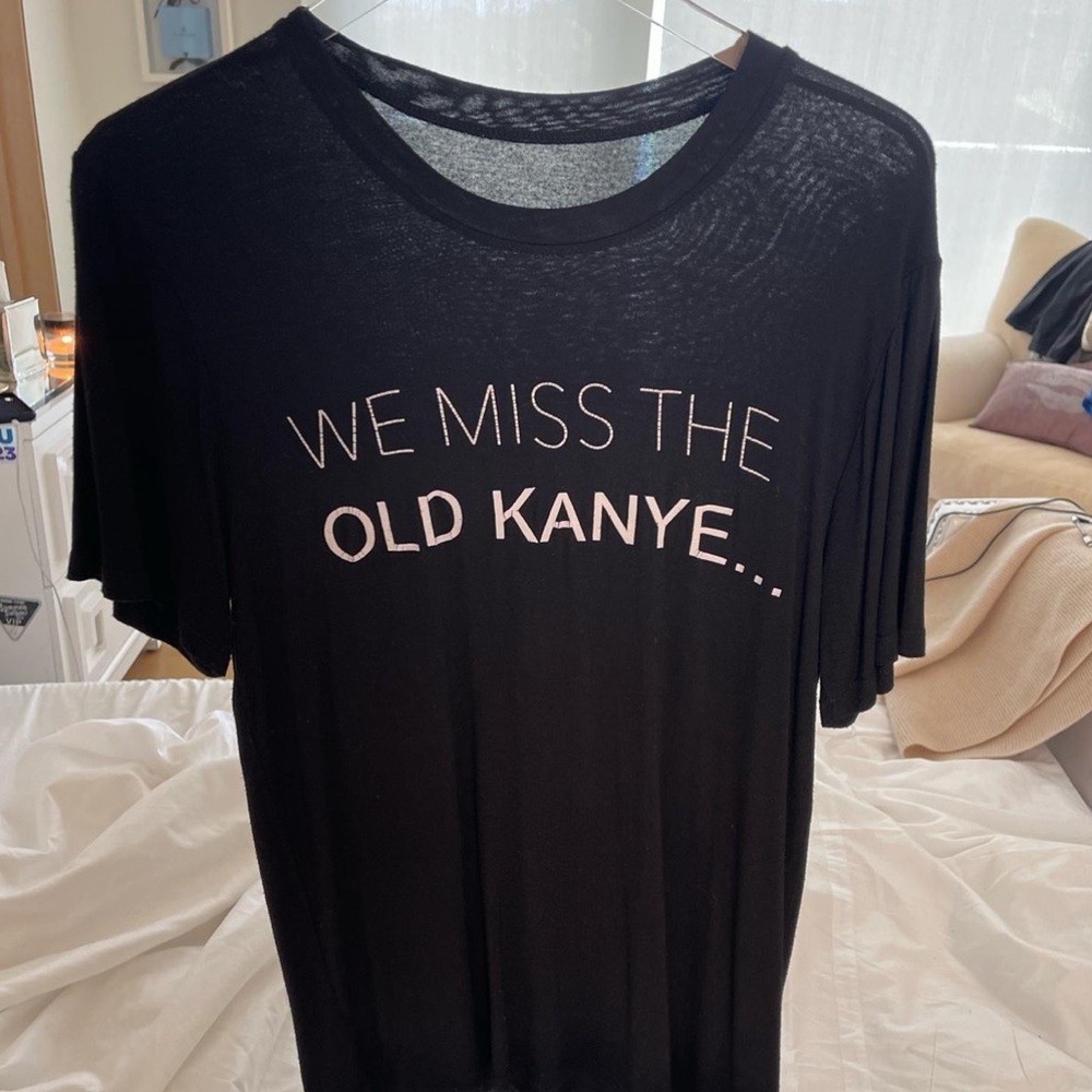 Stretchy graphic tee